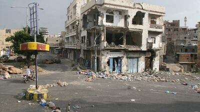 A damaged building is pictured in the war-torn southwestern city of Taiz, Yemen August 17, 2016. Anees Mahyoub / Reuters
