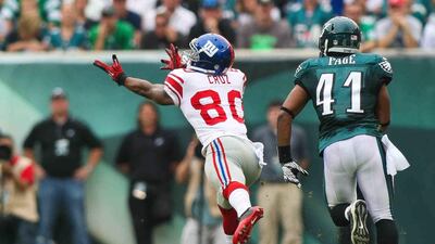 New York Giants wide receiver Victor Cruz comes up short as Giants quarterback Eli Manning over throws the pass in the first quarter of an NFL football game against the New York Giants, Sunday, Sept. 25, 2011 in Philadelphia. Giants won 29-16. Suchat Ped???