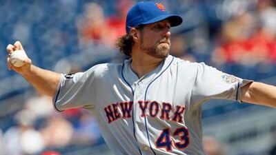 RA Dickey shone for the New York Mets in their win over the Washington Nationals.