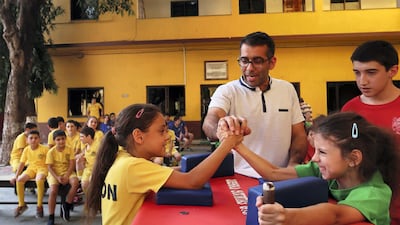 Kids take part in arm wrestling competition. Jenny Gustafsson