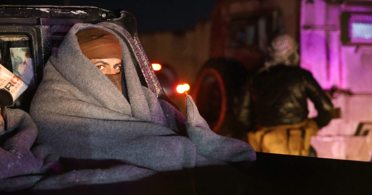 Syrian Army Besieges Kobani, Residents Face Severe Shortages of Water, Fuel and Medicine