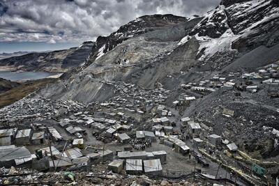 The remote Peruvian mining community of La Rinconada. Alamy