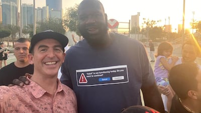 NBA fan Oscar Hamilton takes a selfie with O'Neale.