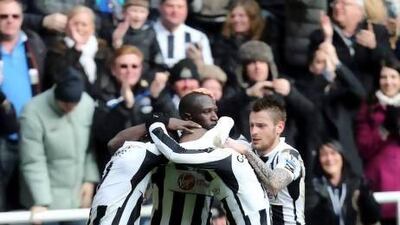 Newcastle United's Moussa Sissoko, centre, celebrates his goal with his teammates during their English Premier League match against Southampton.