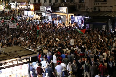 Demonstrators take part in a march in support of Palestinians in Gaza and to salute the slain Jordanian who shot and killed three Israeli civilians, according to the Israeli authorities, at the Allenby Bridge border crossing in the occupied West Bank, in Amman, Jordan September 8, 2024. REUTERS / Alaa Al Sukhni