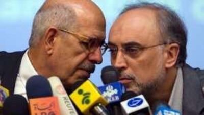 The IAEA's head Mohamed ElBaradei, left, speaks to Ali Akbar Salehi, the head of Iran's Atomic Energy Organisation, in Tehran yesterday.