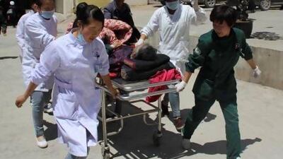 Medical workers attend to an injured patient after an earthquake hit Minxian county in northwest China's Gansu province.