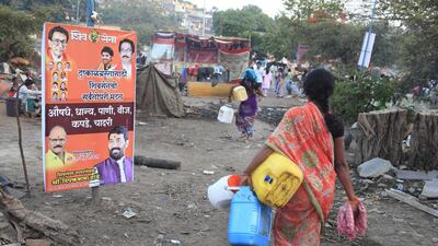 Women leave the camp to fetch drinking water.
