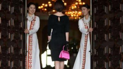 Is every door open for a lady with a Manolo Blahnik on her arm? A new rent-a-bag website in the UAE lets women find out for themselves.