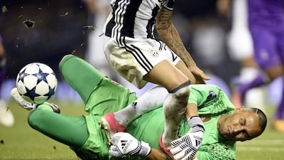 Real Madrid’s goalkeeper Keylor Navas in action against Juventus’ Dani Alves. Gerry Penny / EPA
