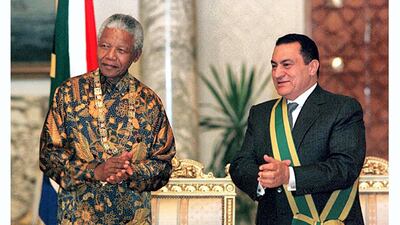 South African President Nelson Mandela, left, and Egyptian President Hosni Mubarak award each other their countries highest honours, 21 October in Cairo. AFP