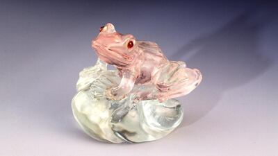 The Frog on Base figurine for the British royal family is sculpted from morganite and aquamarine crystal by gemstone artist Andreas von Zadora-Gerlof