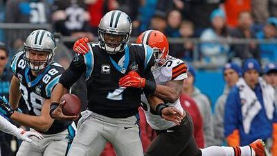Carolina Panthers' Cam Newton, centre, breaks the tackle of Cleveland Browns' Chris Kirksey in the first half of their NFL football game in Charlotte, N.C. on Sunday, Dec. 21, 2014. (AP Photo/Bob Leverone)