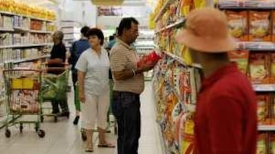 A nutritionist says food labels need improvement to give people more choice.