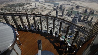 A third viewing deck on the 125th floor was also announced, allowing people who choose to go to the 148th floor to have a second stop overlooking the public viewing deck on the 124th floor on the return journey.