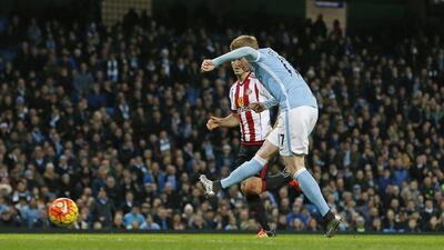 Manchester City’s Kevin De Bruyne shoots and scores their fourth goal in Saturday’s 4-1 win over Sunderland at the Etihad Stadium. Andrew Yates / Reuters