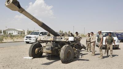 A captured American supplied M198 155mm artillery howitzer taken from ISIL fighters who laid their hands on them when the Iraqi army fled.