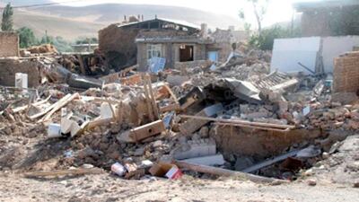Damaged houses are seen in the earthquake stricken town. REUTERS / Mehr News Agency