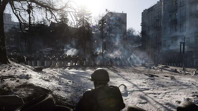 Riot police stand guard opposite anti-government protesters at a roadblock in Kiev on February 3, 2014. Tens of thousands of protesters rallied in Ukraine on Sunday in a bid to wring new concessions from President Viktor Yanukovich, buoyed by pledges of support from Europe and the United States. More than 50,000 people could be seen on Kiev’s barricaded Independence Square, which has become the epicentre of a two-month protest movement. Aris Messinis / AFP photo