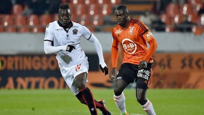 Nice's Italian forward Mario Balotelli, left, vies with Lorient's Senegalese defender Zargo Toure at the Moustoir Stadium in Lorient, western France, on February 18, 2017. Loic Venance / AFP