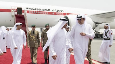 Sheikh Mohammed bin Zayed is received by Sheikh Tamim bin Hamad Al Thani. Rashed Al Mansoori / Crown Prince Court - Abu Dhabi