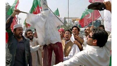 Supporters of the political party Pakistan Tehrik-e-Insaf hold the effigy of Raymond Davis during a protest in Peshawar yesterday.