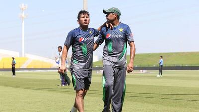 Yasir Shah, left, walks off the pitch after sustaining a back injury during a nets session in Abu Dhabi. Jason O'Brien / Reuters