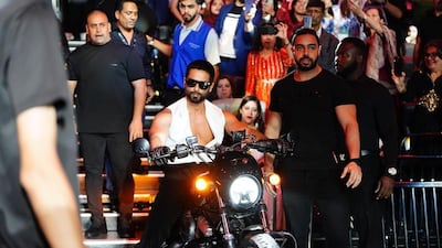 Shahid Kapoor performs