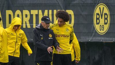Dortmund's Swiss coach Lucien Favre speaks to Dortmund's Belgian midfielder Axel Witsel. AFP