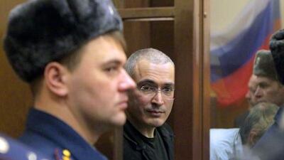 Former head of Russian Yukos oil company Mikhail Khodorkovsky (C) looks from a cage after the reading of his verdict in the Khamovnichesky district court in Moscow, Russia. EPA/MAXIM SHIPENKOV