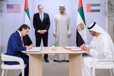 President Sheikh Mohamed and Brett McGurk watch as Dr Sultan Al Jaber and Amos Hochstein sign an MOU. UAE Presidential Court