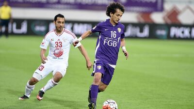 Sharjah (white) vs Al Ain (purple) during an AGL football match on jan 29, 2016 (Courtesy Arshad Khan Aboobaker / Arabian Gulf League )