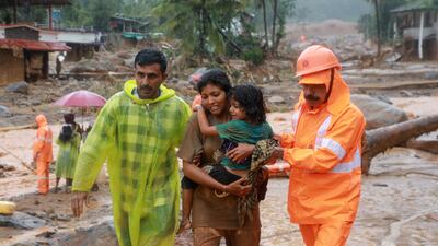 Rescuers help residents to move to a safer place, at a landslide site after multiple landslides in the hills, in Wayanad, in the southern state of Kerala, India, July 30, 2024. REUTERS / Stringer