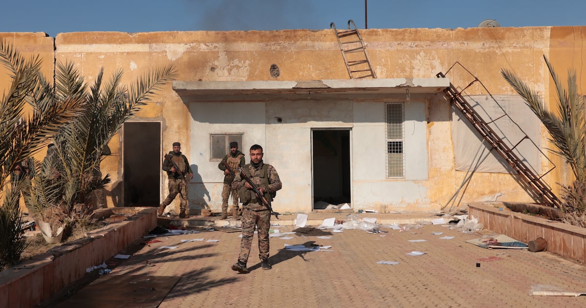 Islamic State Attacks al-Sabahiya Security Checkpoint on Raqqa Outskirts