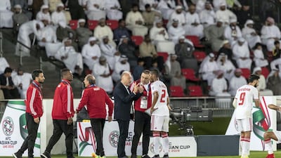UAE managher Alberto Zaccheroni gives instructions to Ali Salmin.