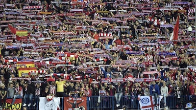 Atletico fans hold their scarves. Gerard Julien / AFP