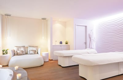 A spa room at Clinique La Prairie