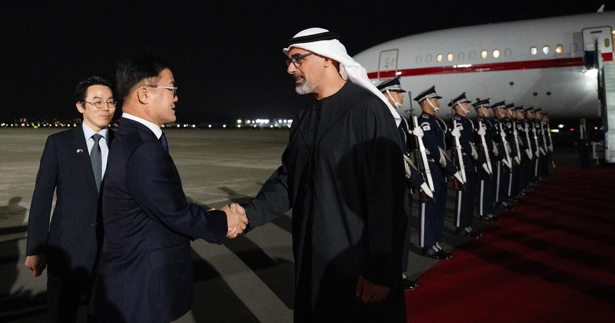 Scheich Khaled trifft in Südkorea ein, um an einem wichtigen ...