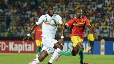 Mali forward Mustapha Yatabare, left, vies with Guinea defender Fode Camara during the African Cup of Nations group D match on January 28, 2015. Khaled Desouki / AFP