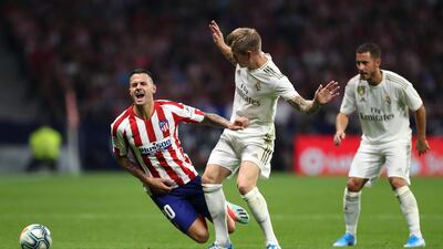 MADRID, SPAIN - SEPTEMBER 28: Toni Kroos of Real Madrid battles for the ball with Vitolo of Atletico Madrid during the Liga match between Club Atletico de Madrid and Real Madrid CF at Wanda Metropolitano on September 28, 2019 in Madrid, Spain. (Photo by Angel Martinez/Getty Images)