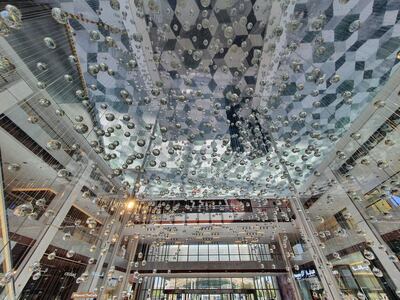 Movement and light affect the way the droplets glint and sway, creating a kinetic and artistic interpretation of a “sea of fog”, one of the Swiss Pavilion’s highlights. Courtesy The Galleria Al Maryah Island
