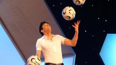 A juggler puts on a show at the awards on Tuesday.