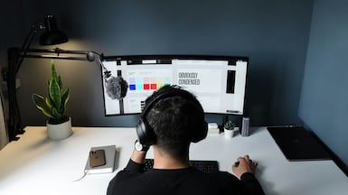 Software and subscriptions are among costs freelancers must factor in when going it alone. Photo: Faizur Rehman / Unsplash