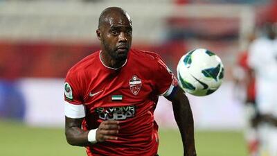 Al Ahli forward Grafite wants Quique Sanches Flores to follow his lead and sign a new deal with the club.