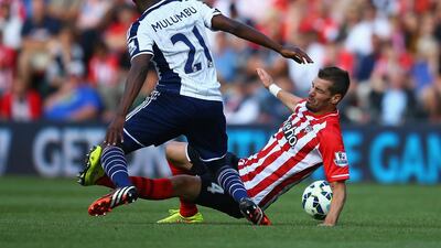 Morgan Schneiderlin of Southampton and Youssuf Mulumbu of West Brom battle for the ball during the Barclays Premier League match between Southampton and West Bromwich Albion at St Mary’s Stadium on August 23, 2014 in Southampton, England. (Photo by Richard Heathcote/Getty Images)