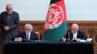 Abdullah Abdullah (L) and Ashraf Ghani (R) sign an agreement to end their political fued EPA