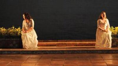 Fiona Murphy as Korabella and Susan Gritton as Fiordiligl in the Kiarostami-directed version of Mozart's Cosi fan Tutte.