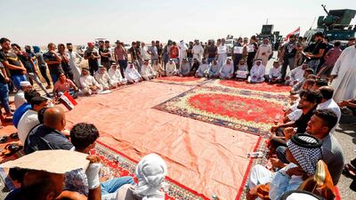 Iraqi protesters block the road leading to the Shalamcheh border point between Iran and Iraq on September 2, 2018. Haidar Mohammed Ali / AFP