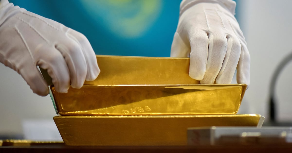 Gold Slips Toward $4,100 Even as the Gulf War Reignites
