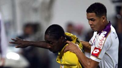 Jori Bezika of Al Wasl, left, and Esmaiel Ahmed of Al Ain battle for the ball.